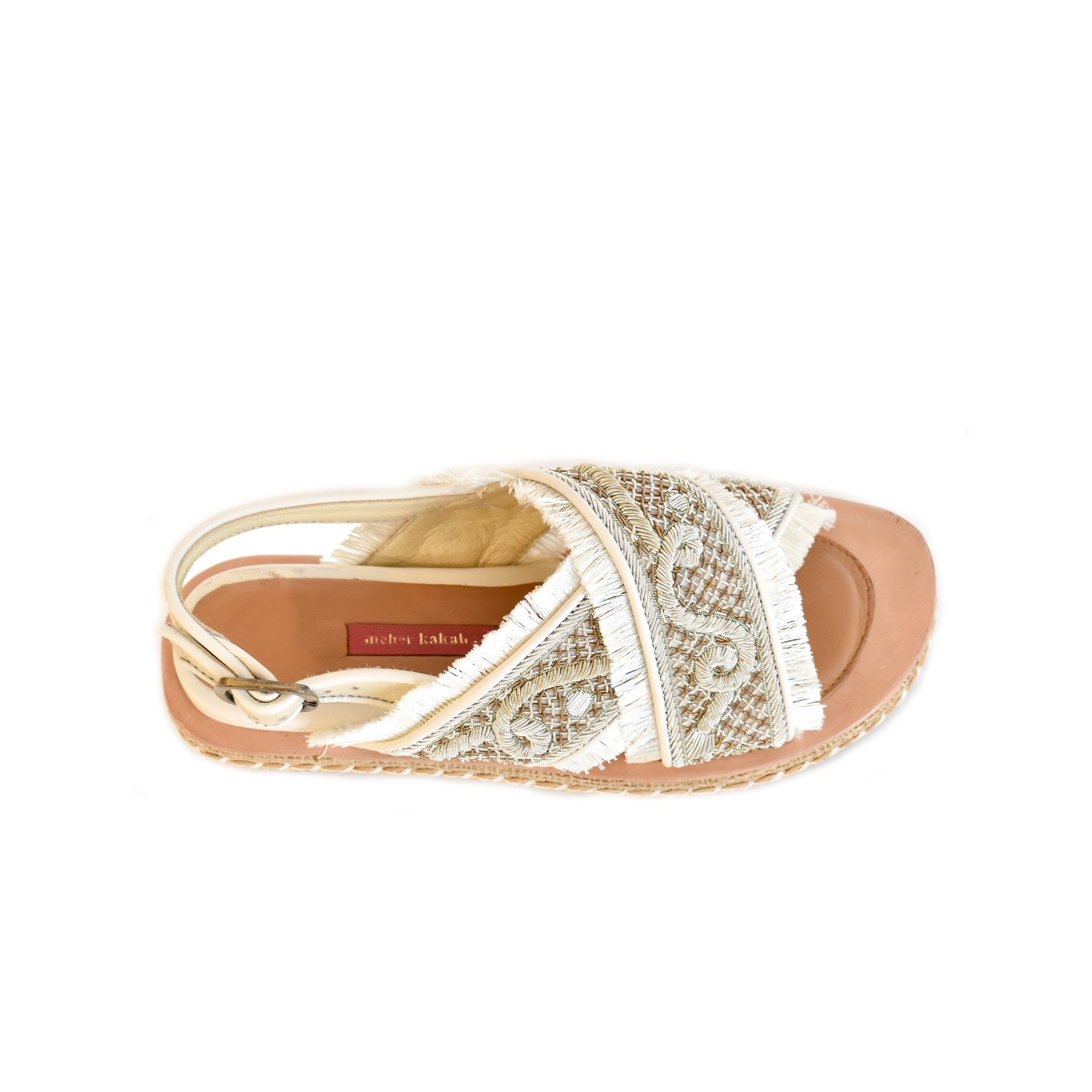 Sandales brodées faites à la main, parfaites pour une mariée ou une croisière d'été.