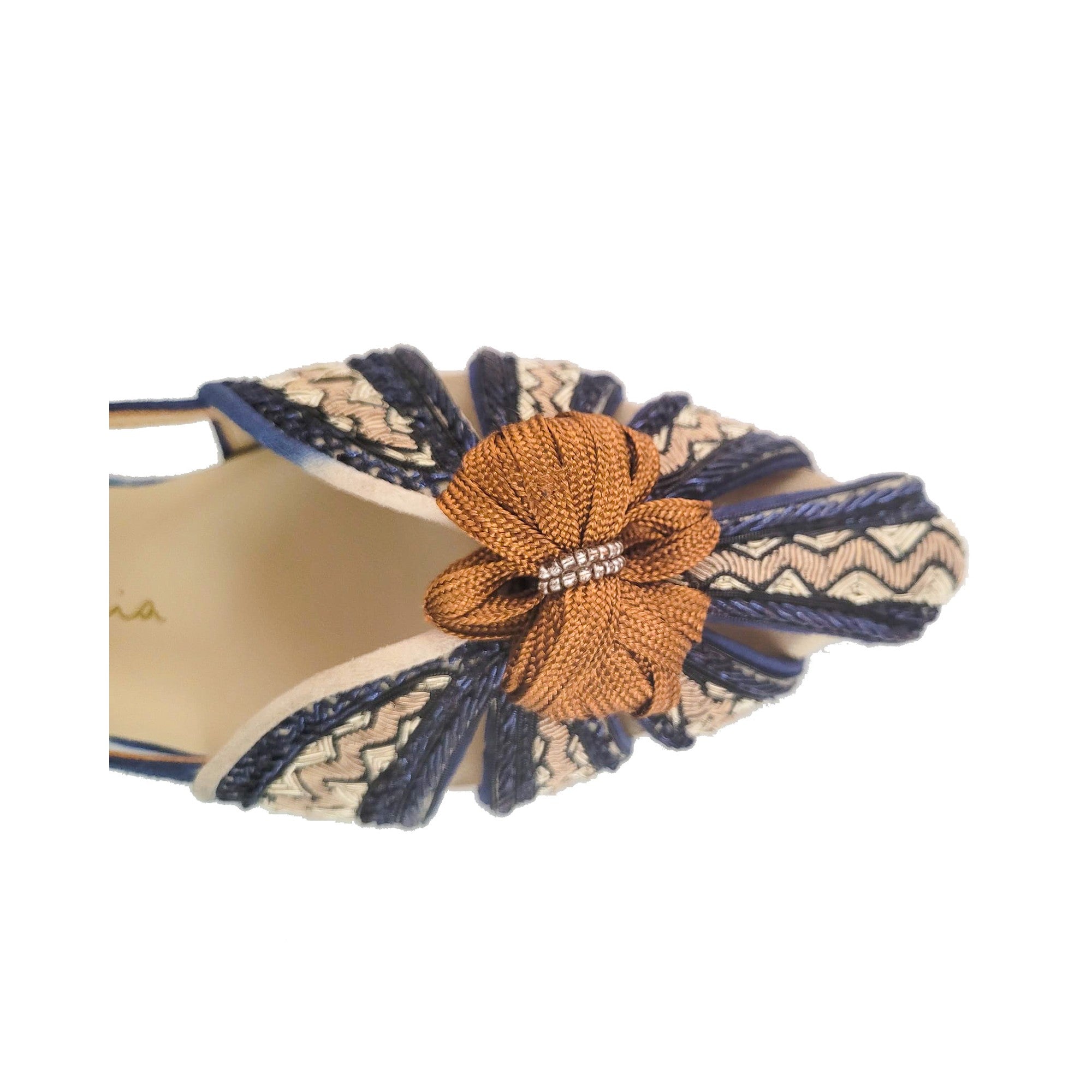 Elegant pointed slingback by Meher Kakalia, hand-embroidered, ideal for summer parties or wedding celebrations.
