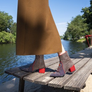 QUEEN POINT HEEL - BEATEN BROWN/RHOTKO