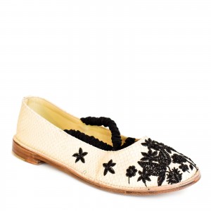 Ballerines fait-main by Meher Kakalia, featuring a unique design and elasticated silk cross for a chic, artistic look.