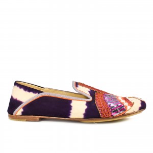 Meher Kakalia's eco-friendly moccasins in purple suede with vibrant tie-dye and unique embroidery. Luxury for your feet.