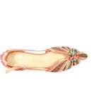 Meher KakaliaMeher Kakalia embroidered pink pointed shoes, stylish and unique, ideal for summer weddings or elegant gatherings.