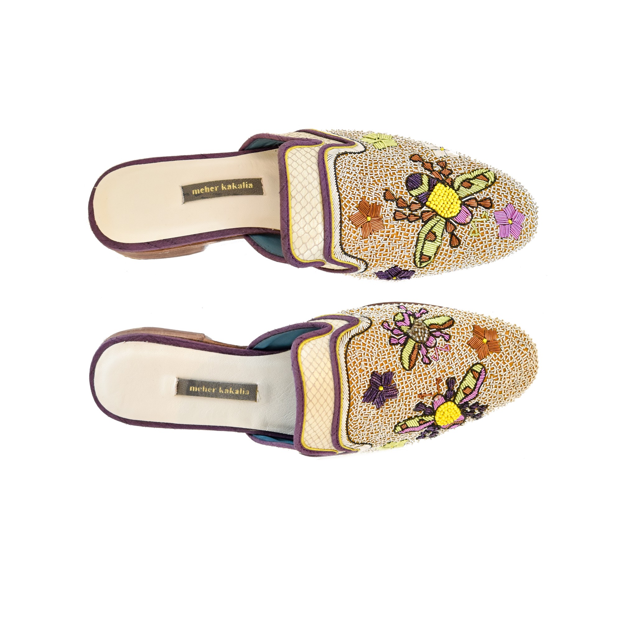 Meher Kakalia Meher Kakalia Potnia Slipper with bee and floral embroidery. Sustainable handmade mule with eco-friendly materials.