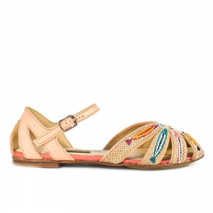 These beautiful sandals feature eco-leather straps and vibrant embroidery, ideal for tropical vacations and beach parties.